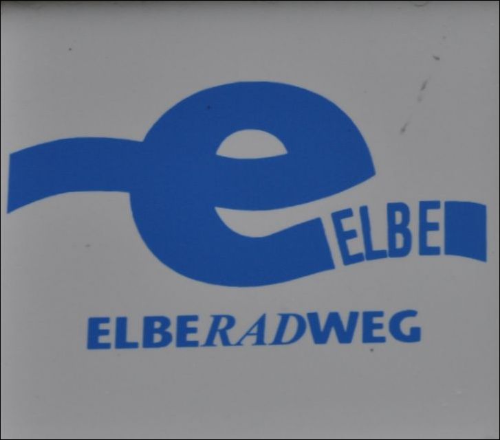 <i><b>Elberadweg</b></i>